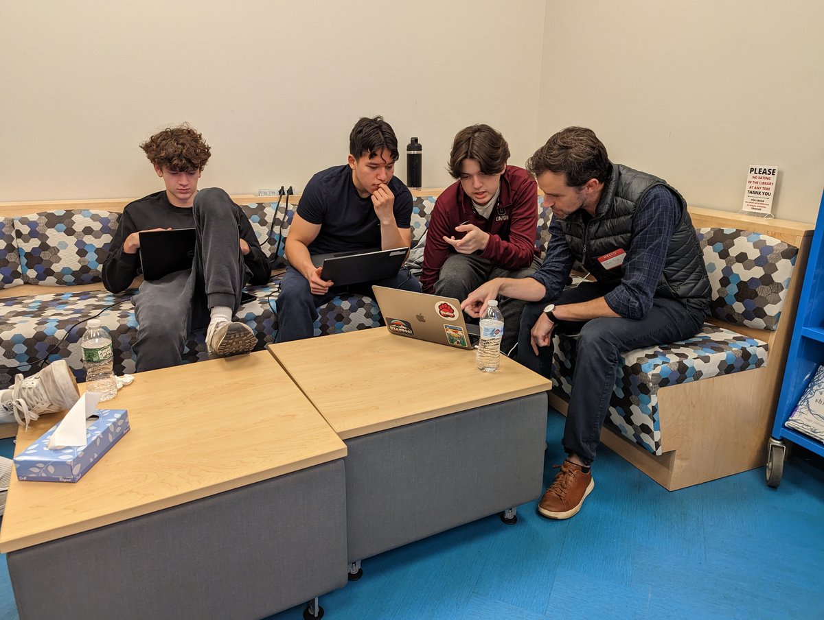 Nyack_Schools's tweet photo. Making the connection between classroom and career. Our #NyackHS computer science students spoke with Johnny Araujo, lead software engineer at @GiantMachines about the industry and honed #STEM skills with mini projects. #NyackSchools https://t.co/FBwgCkPKTZ
