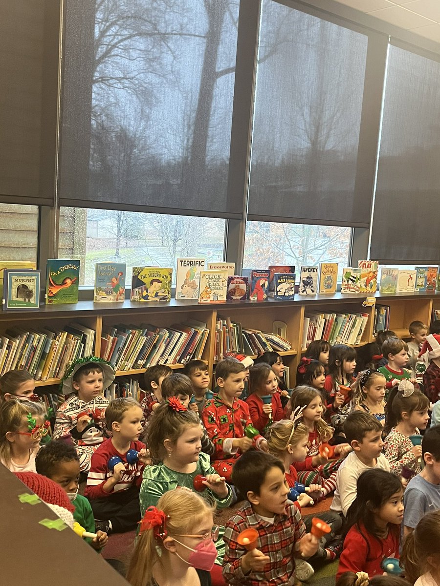 SLCmissnash's tweet photo. So many holiday activities happening this afternoon at the SLC!☃️❄️❤️ https://t.co/N79S2Ehh5W