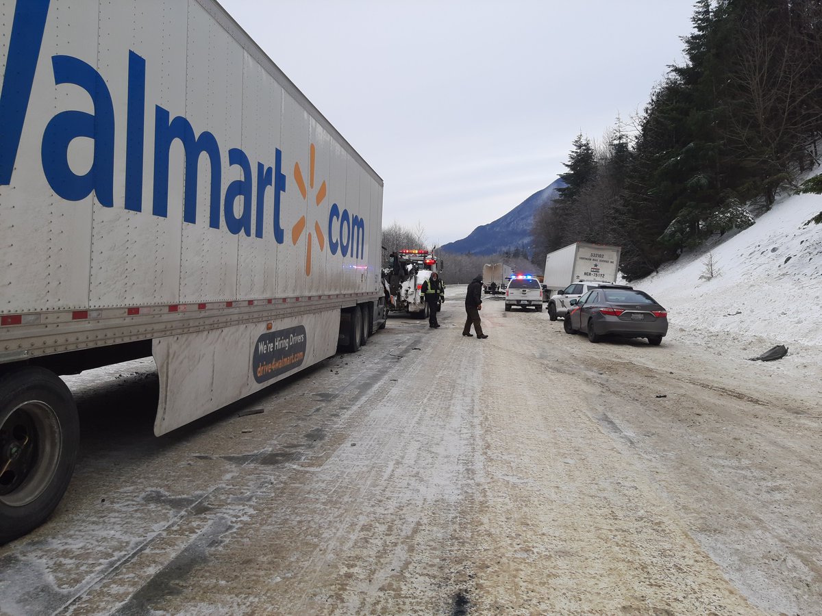 Snoqualmie Pass tweet media