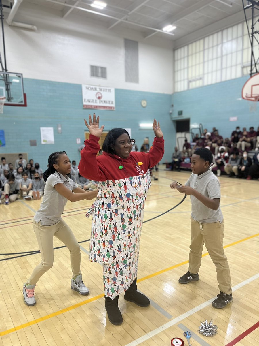 MayeTiffanie's tweet photo. Today at our @WoodlawnMS #Winter rally students got the chance to wrap the administration. ☺️ How’d they do @RArchelus @RonaldMcFadden? #Baltcops https://t.co/EprTBQzm9z