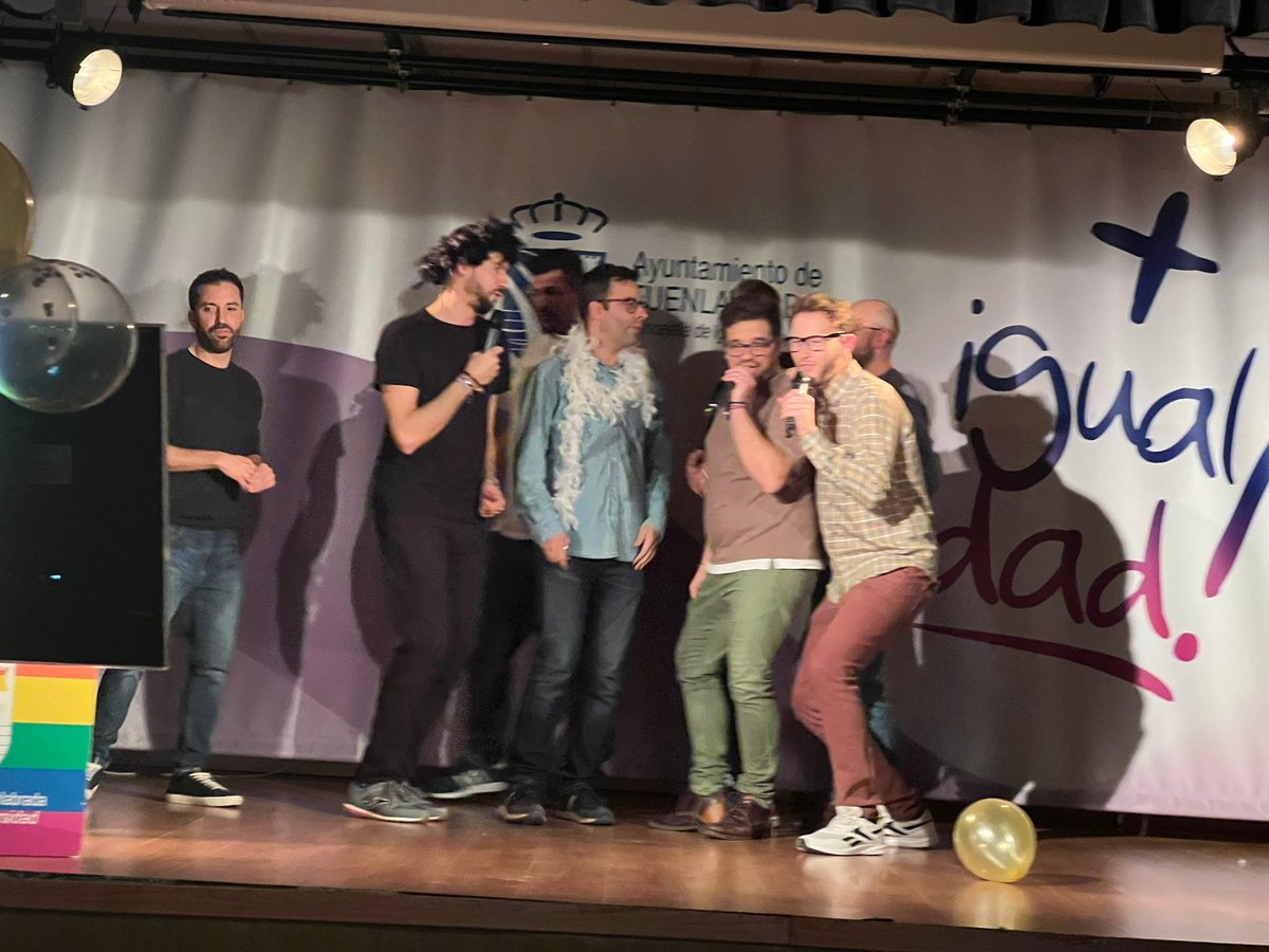 ¡No os queremos dar envidia, pero con estas fotos es complicado! 🎶Hemos pasado una tarde súper divertida en el Karaoke Diverso🏳️‍🌈

🎤Actuaciones para poner voz a las canciones que más nos gustan y pasar un buen rato ➡️ ¿Lo mejor del jueves? La compañía🌈