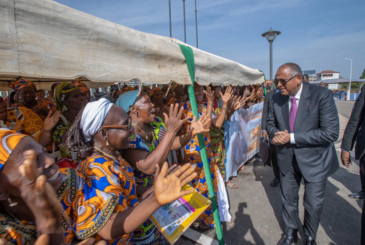 ACHIPatrick4's tweet photo. Un nouveau Centre Hospitalier Régional à Man, un nouvel Hôpital Général à Danané, une santé publique plus forte, la joie des populations, une région unie... 
C'est la Côte d'Ivoire Solidaire d'@AOuattara_PRCI que nous bâtissons avec tous les Ivoiriens !
#Ensemble #OnAvance 🚑🏥🇨🇮 https://t.co/AXwnoviOl5