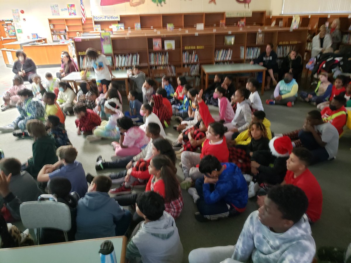 5th grade students at FPS enjoyed a special presentation about Space and our Universe from Science supervisor Mr. Siegal! <a href="/FPS_FTPSchools/">Rebekah Solomon</a> <a href="/Science_FTPS/">Mr. Siegal</a>