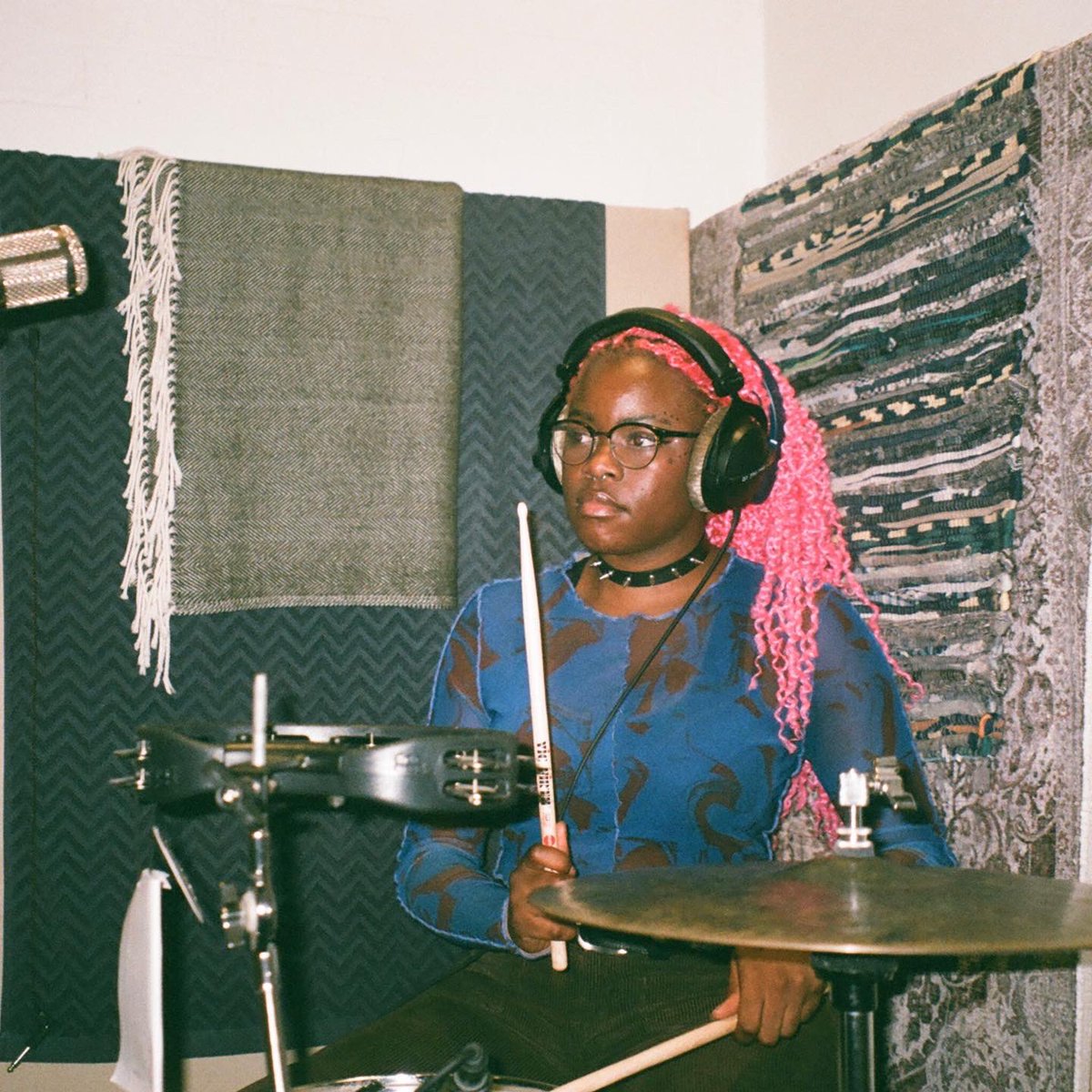 enviewrld's tweet photo. the music is musicing 🧚🏾🧚🏾‍♀️🧚🏽‍♂️ https://t.co/VIxBDvY0JC