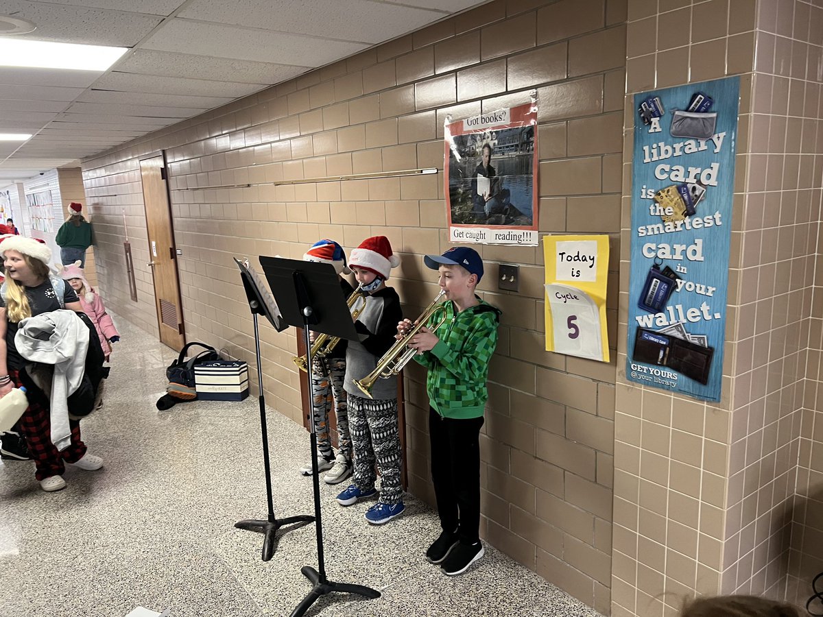 Thanks to the Windom band for morning tunes 🎄🎅🎶