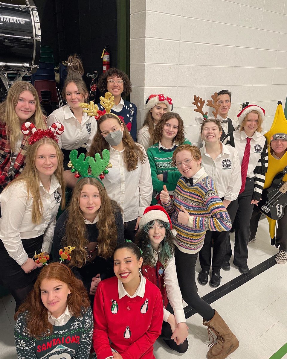 katrysings's tweet photo. Happy holidays, courtesy of your amazing @SecordPatriots musicians on roadshow! @dsbn https://t.co/xnuMN2aSGn