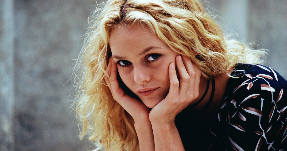 Happy Birthday
 VANESSA PARADIS
French singer, actress, (1988 UK No.3 single with \Joe Le Taxi\). 