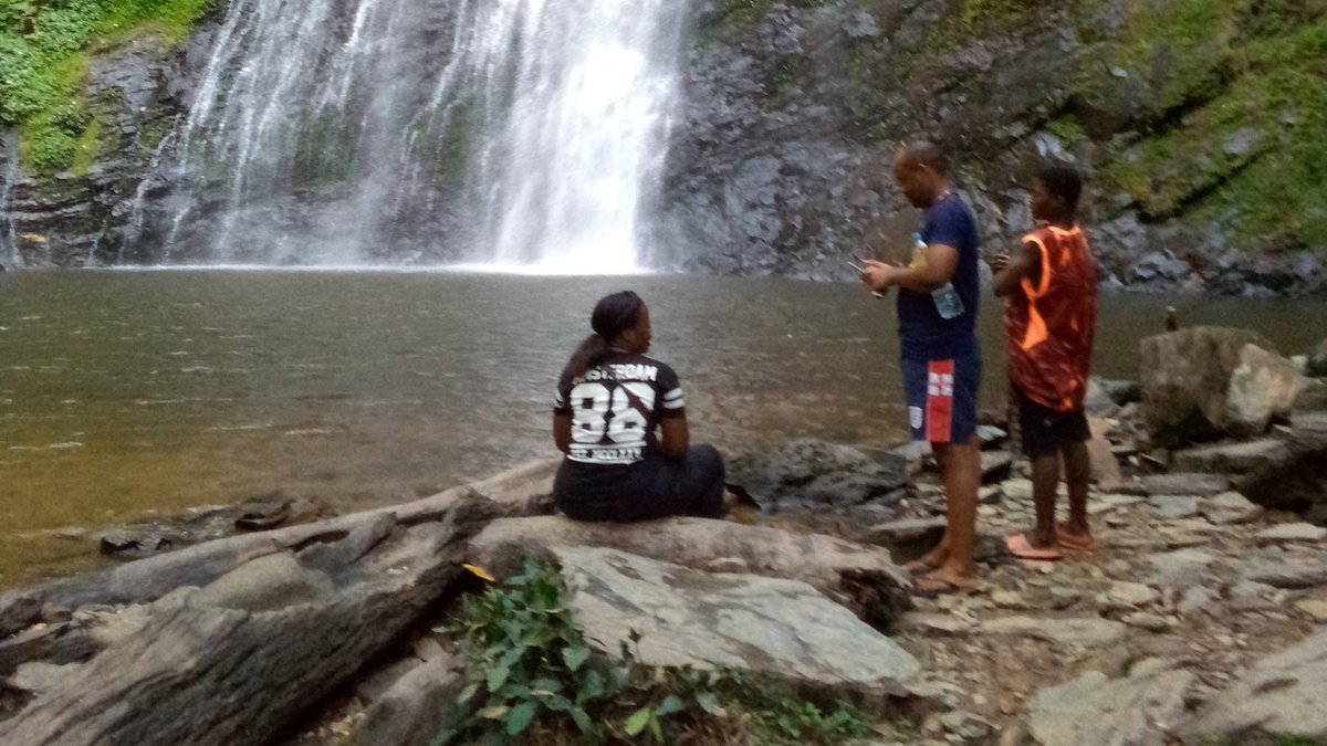 rachadsanoussi's tweet photo. Les chutes d' #Akloa, c'est en effet une #cascade de 100m d' #eau laiteuse qui se précipite d'une falaise en granite dans un bassin au plus profond de la #forêt.

#TgTwittos https://t.co/oUnKV8asoH