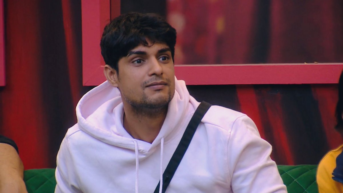 SidKiDuniyaa's tweet photo. Colors and Voot you guys don’t understand the amount of support Ankit has.. the amount of love he has.. you guys can play whatever games you want.. but dont you even dare go play your dirty politics with him. This guy has been ruling the BB house 👏🏼❤️ #AnkitGupta #BB16 https://t.co/QPL7FttH7v
