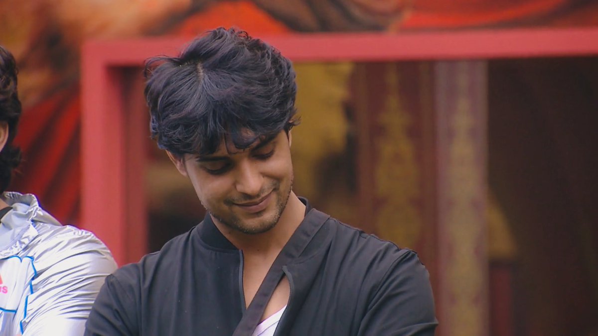 SidKiDuniyaa's tweet photo. Colors and Voot you guys don’t understand the amount of support Ankit has.. the amount of love he has.. you guys can play whatever games you want.. but dont you even dare go play your dirty politics with him. This guy has been ruling the BB house 👏🏼❤️ #AnkitGupta #BB16 https://t.co/QPL7FttH7v