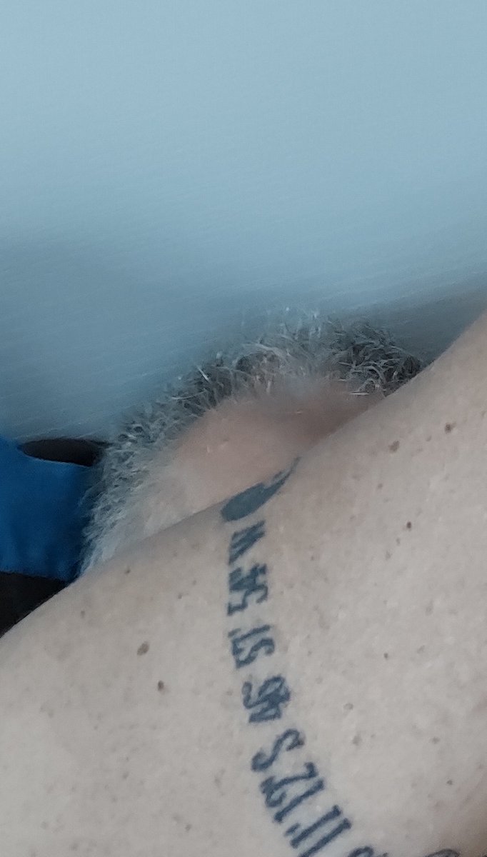 grandemane's tweet photo. A tatuagem prática é aquela que indica o endereço prá onde o corpo deve ser devolvido https://t.co/lmepwVF0t1
