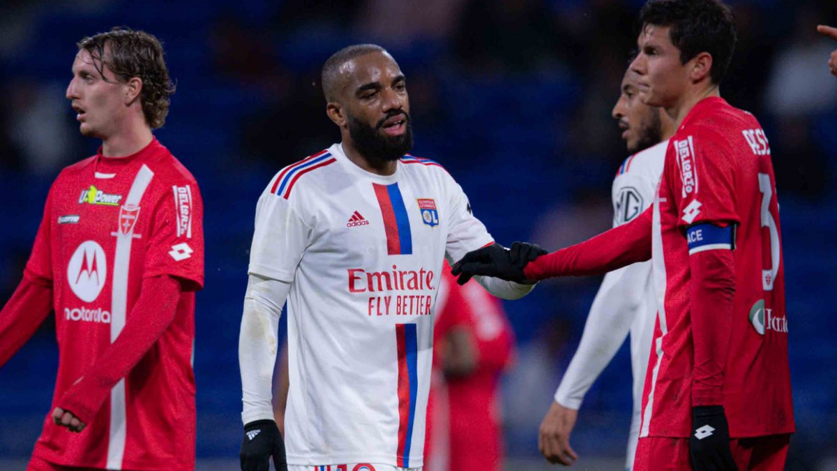OL__Plus's tweet photo. OL-Monza : Lyon n’a pas l’air prêt pour la reprise de la Ligue 1 (1-2)
#OLACM #Monza 
(Lyon Foot : https://t.co/siFqq7a3c0) https://t.co/6gLg3cXAhA