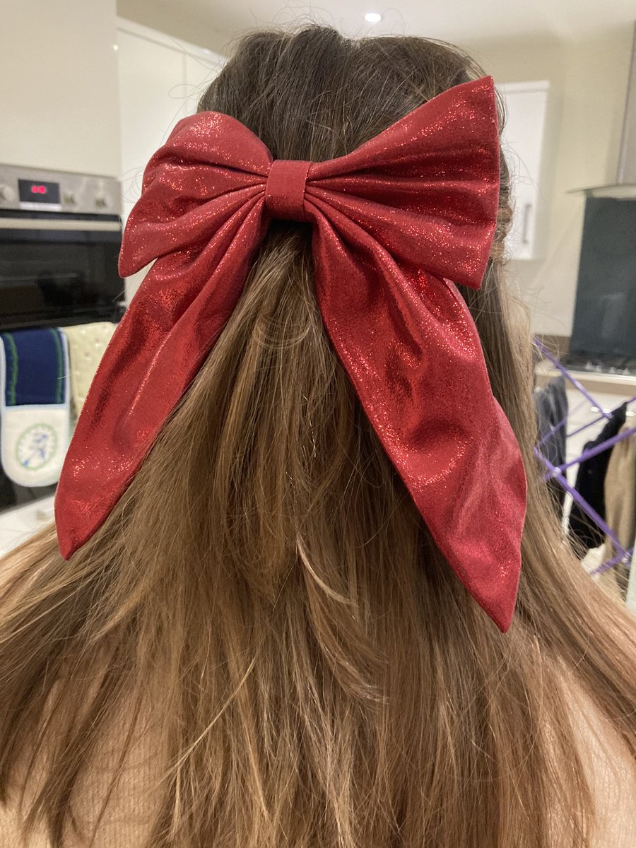 jennielovebooks's tweet image. Bought a Christmas bow today, am I too old for it? Possibly 😂 but does it bring me joy? Absolutely ♥️ also the £1 price tag brings me limitless joy 😂 #Christmaslife #tooextra