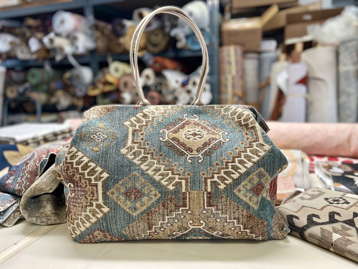 “The fabric usually tells us what shape/shapes to put it in. We also pay attention to the mood/feeling the textile gives us. It might present a very clear/linear/obvious direction.” Learn about Atenti Bags from Andrea and Nina: womencreate.com/what/andrea-an…