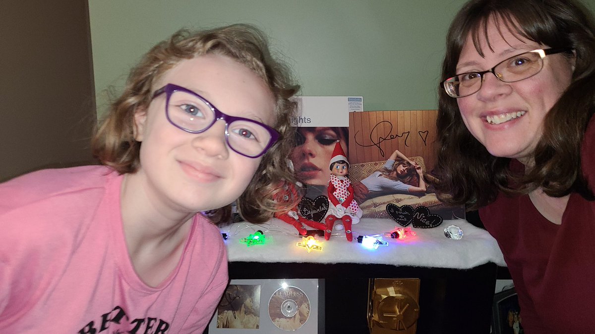 beckbeckboo's tweet photo. @taylorswift13 @taylornation13 @elfontheshelf
Our elves, Bernard &amp; Judy, LOVE #TaylorSwift and #bejewled! ❤️

#TinySwiftie #Swifties #TSmidnighTS #Christmas #swifttok #christmastiktok
#elfontheshelf

https://t.co/jDvaCd6LZ9 https://t.co/ogg8Hyrcj3