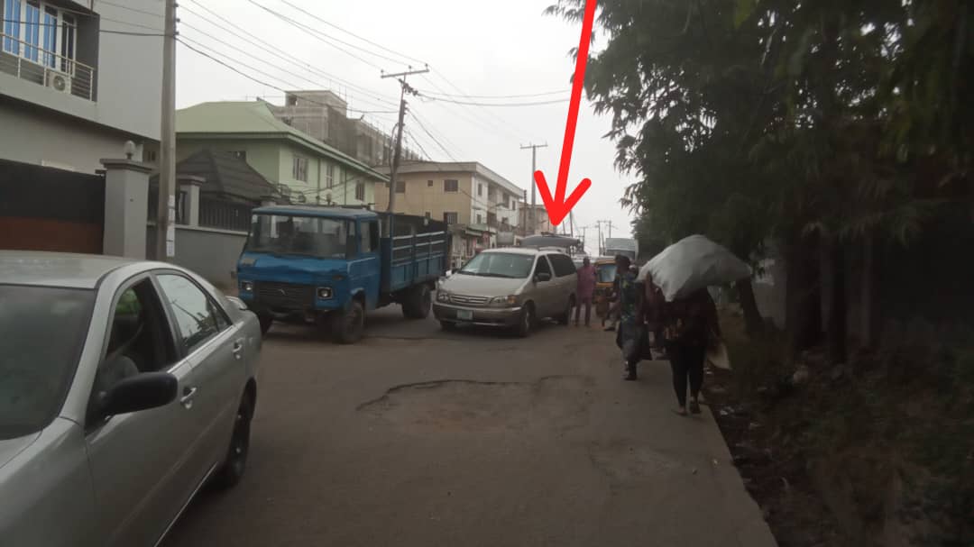 trafficbutter's tweet photo. [454PM] #AirportRoad #BreakdownReportReport of a broken down sienna bus developed a back hassle problem at ASA afariogun street by eleganza which has led to a slow traffic towards eleganza , canoe. https://t.co/cM591Xn9vo - lastma