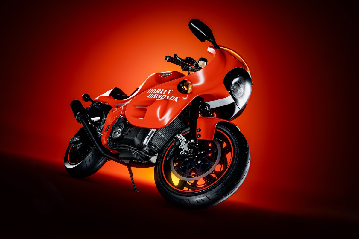1994 Harley-Davidson VR1000R

Dipped my fingers back into shooting some more #Ride4 again. This bike is so bad ass!

UUU + ReShade