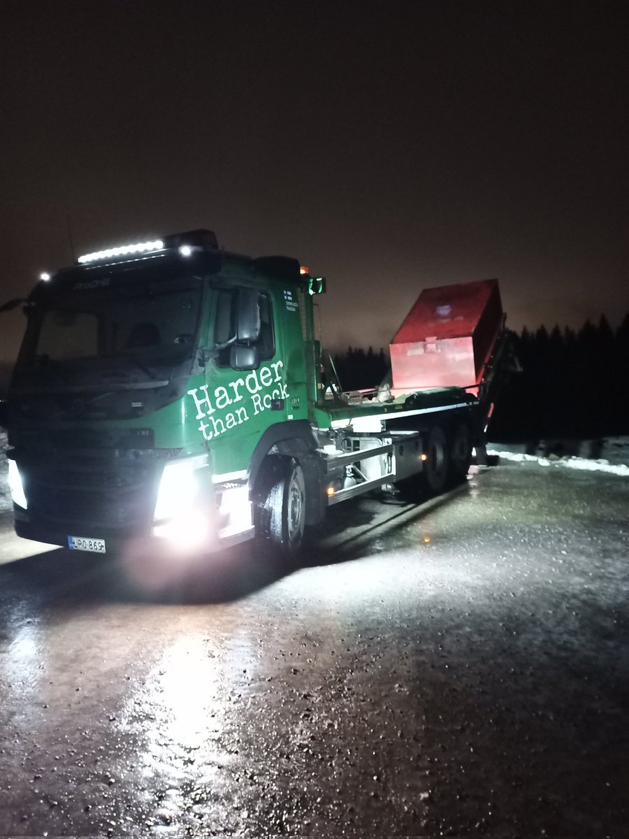 Jannuxion's tweet photo. Vuoden viimeinen, ja sitten lomille! Ehkä illalla pieni whisky napsu..
#maalämpö #ProDrill https://t.co/mreiB3KX1B