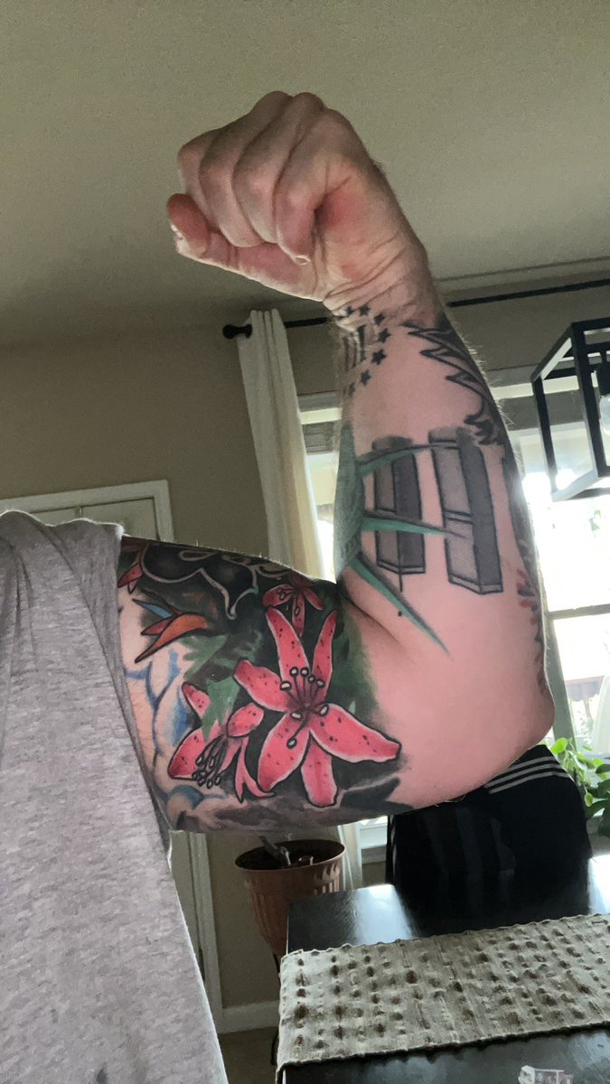 AJP_1776's tweet photo. Getting good size on arms but can’t ever seem to get the #bicep peak. #FitnessandHealth #fittwit can I get some helps? Tips? #fitness #bulk #biceps #bulkingseason https://t.co/RJGrtDi33G