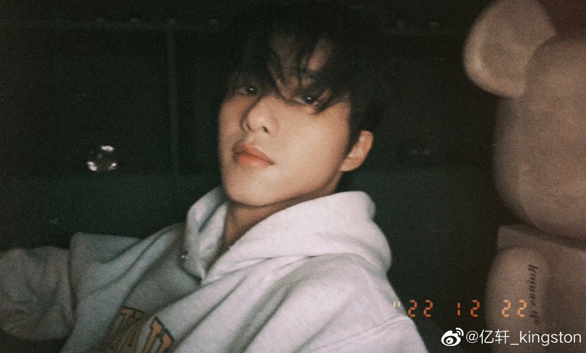 foryixuan's tweet photo. [221222]
Yixuan post on his super topic on weibo.

#.The winter solstice is coming#
have you eaten dumplings yet? 🥟🥟​​​​

Happy winter solstice everyone 💙

#YIXUAN #亿轩 #KINGSTON https://t.co/7tG8kWcdku