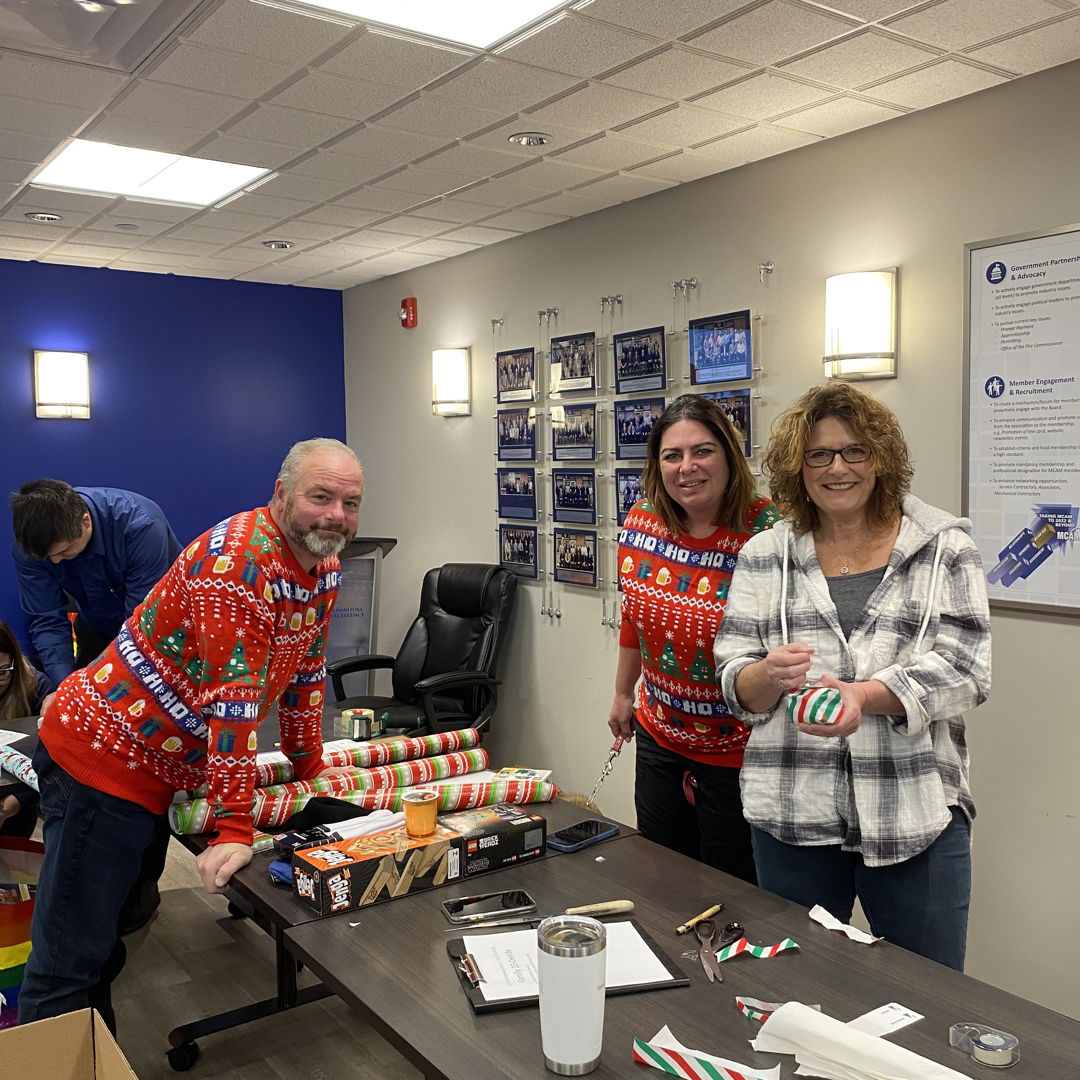 mcamanitoba's tweet image. Thank you to our members that donated to the holiday hamper event! 🎁 You helped provide gifts and groceries to 40 individuals this year.

#MCAM #MCAMMembers #holidayhampers #spreadthecheer