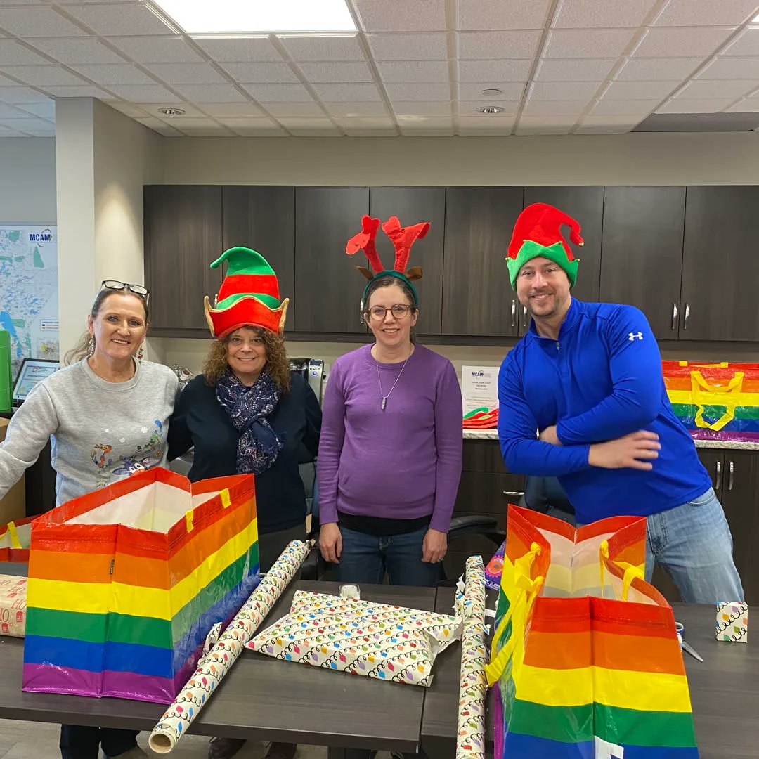 mcamanitoba's tweet image. Thank you to our members that donated to the holiday hamper event! 🎁 You helped provide gifts and groceries to 40 individuals this year.

#MCAM #MCAMMembers #holidayhampers #spreadthecheer