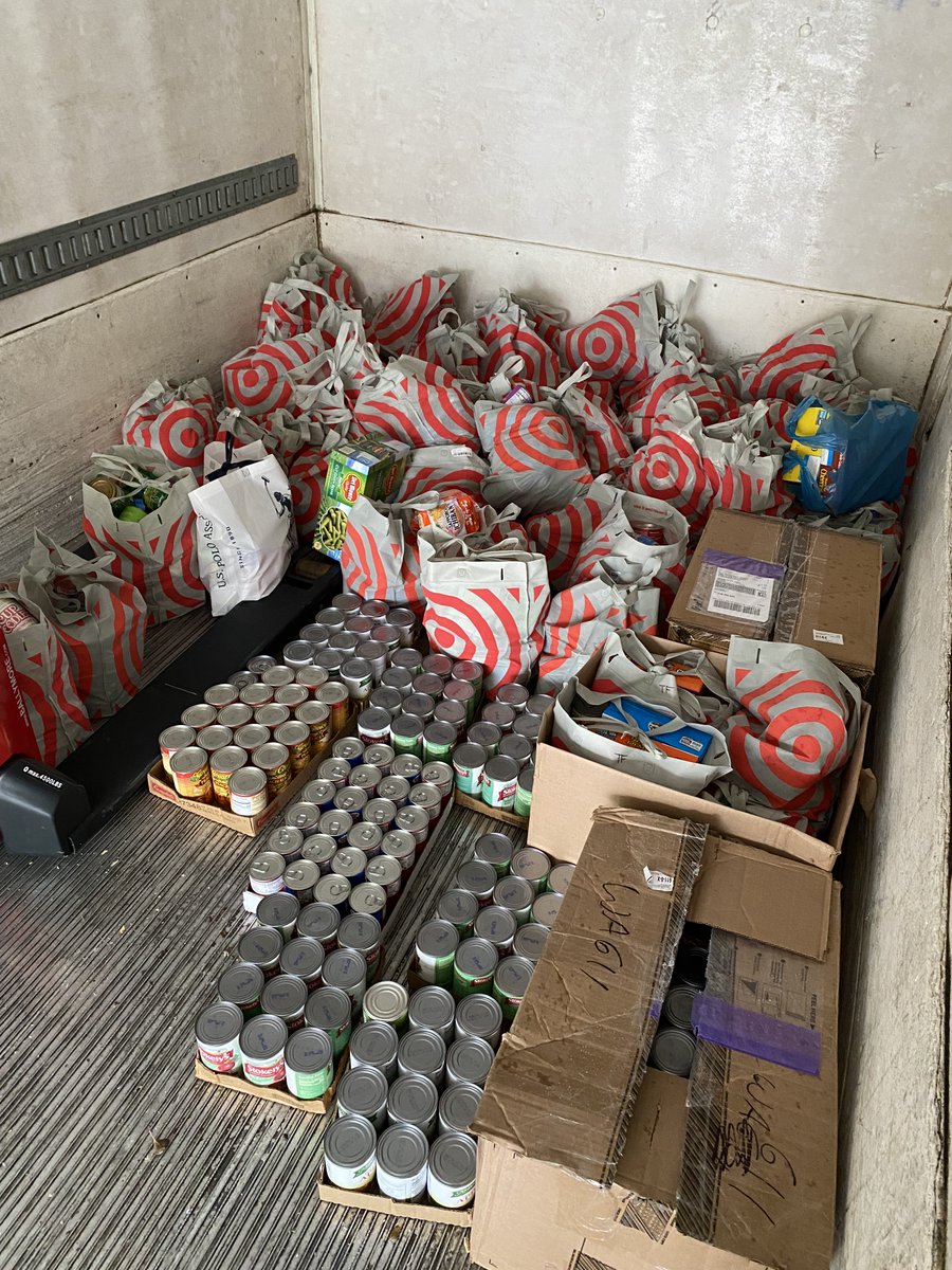 SAAC-Led Drive Leads to Collection of 3,598 Cans of Nonperishable Food for Local Families in Need 

📰: liuathletics.com/news/2022/12/2…