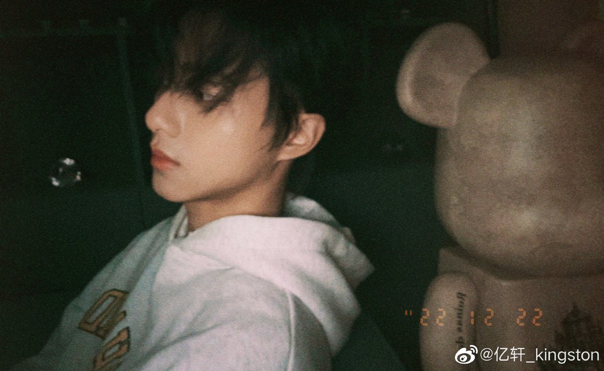[221222]
Yixuan post on his super topic on weibo.

#.The winter solstice is coming#
have you eaten dumplings yet? 🥟🥟​​​​

Happy winter solstice everyone 💙

#YIXUAN #亿轩 #KINGSTON