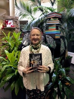 SBKSLibrary's tweet photo. Continuing with the Sourcebooks team's favorite books of 2022, Margaret's pick is THE WOMAN IN THE LIBRARY by @SulariGentill!
(Fun fact: this was on multiple team members' lists of favorites of the year!) https://t.co/cZVpcNBtRu