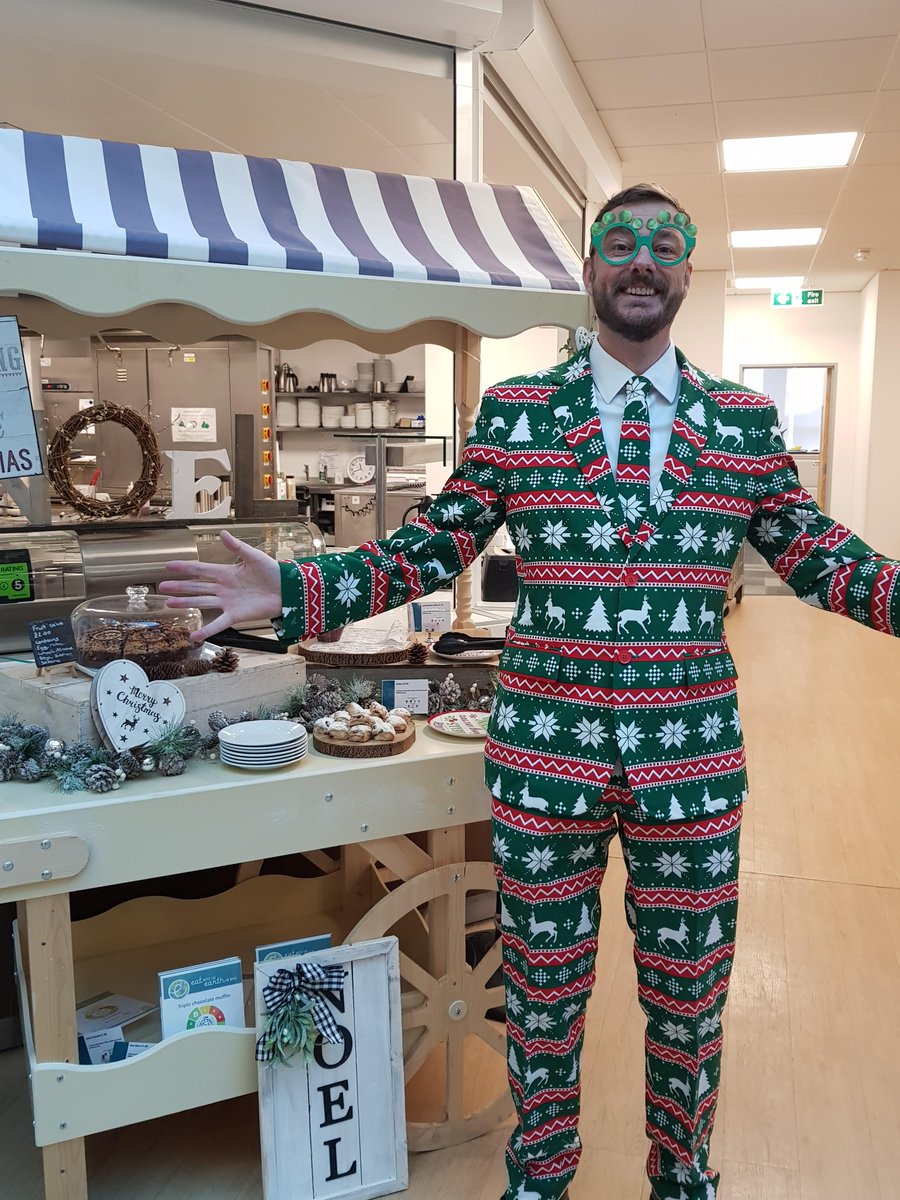 cateringbm's tweet photo. We've had such a great time this Christmas spreading foodie joy and coming together as the #bmFamily💜💚 to deliver amazing #ChristmasLunches. #bmChristmas🎄 https://t.co/btfeUFlWFB