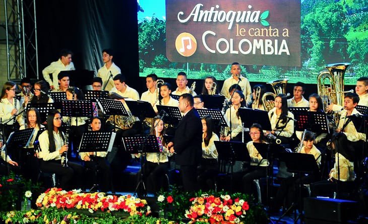 joseluisnorena's tweet photo. Con 2️⃣0️⃣ votos positivos fue aprobado el proyecto de ordenanza de mi autoría, el #48 “Por medio del cual se institucionaliza el Festival Nacional en Antioquia Canta Colombia” como una evento anual y oficial del departamento de #Antioquia 🎶🎺🪕🪘 @antioquialecant https://t.co/gIDBeYao7k