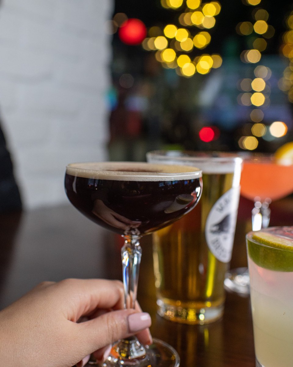 'Twas Thursday night and everything was merry-tini and bright ✨🍸🎄