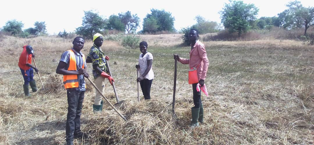 economieverteC's tweet image. Projet de valorisation de la Jacinthe d'eau en compost dans la commune de LAGDO, région du Nord Cameroun.
Le @rapeaj présent à la formation des jeunes.
Merci à Coop-CA REDD, le porteur du projet !
#ActNow 
#Vert