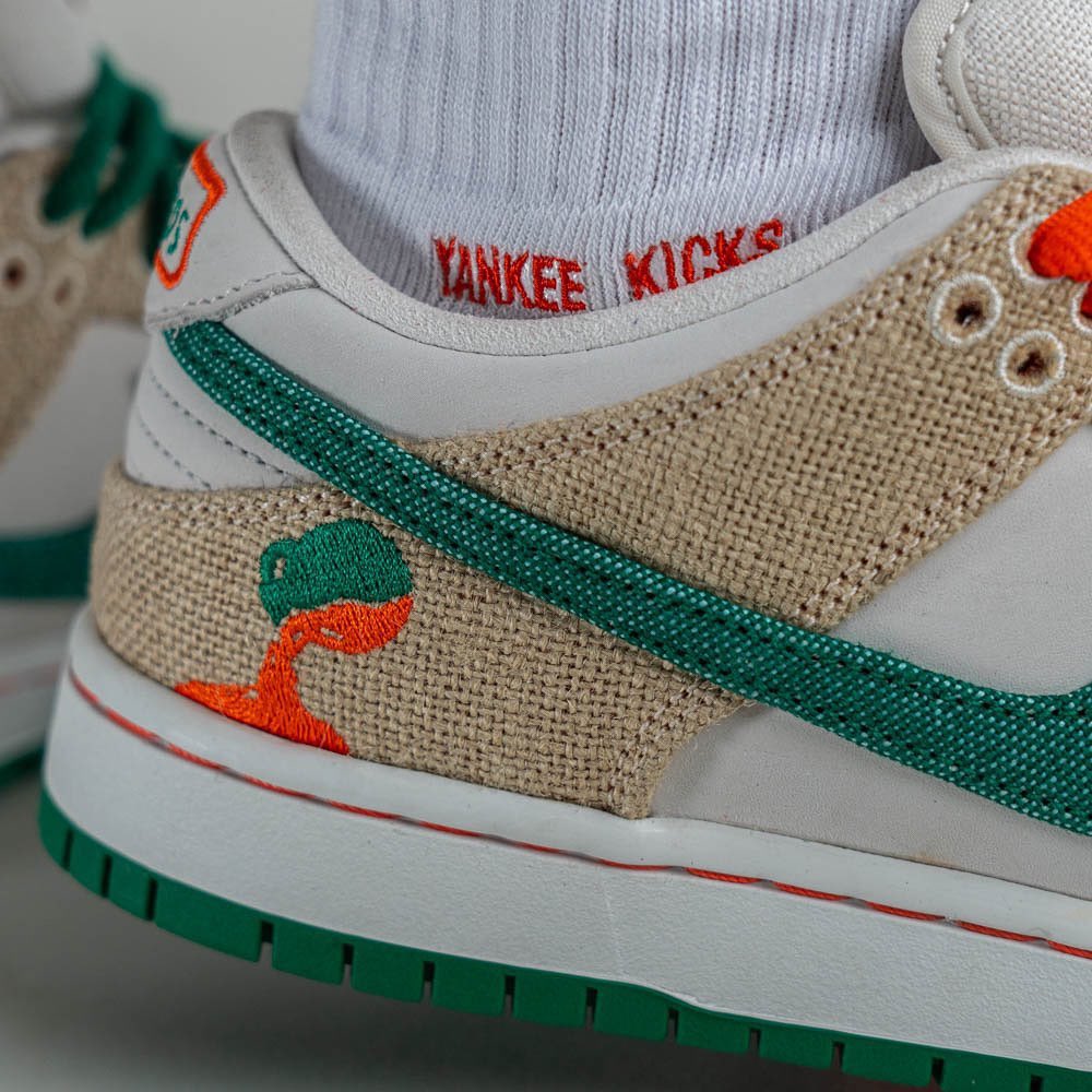 ComplexSneakers's tweet photo. An on-foot looks at @jarritos' SB Dunk collab https://t.co/eamXjZkQeu