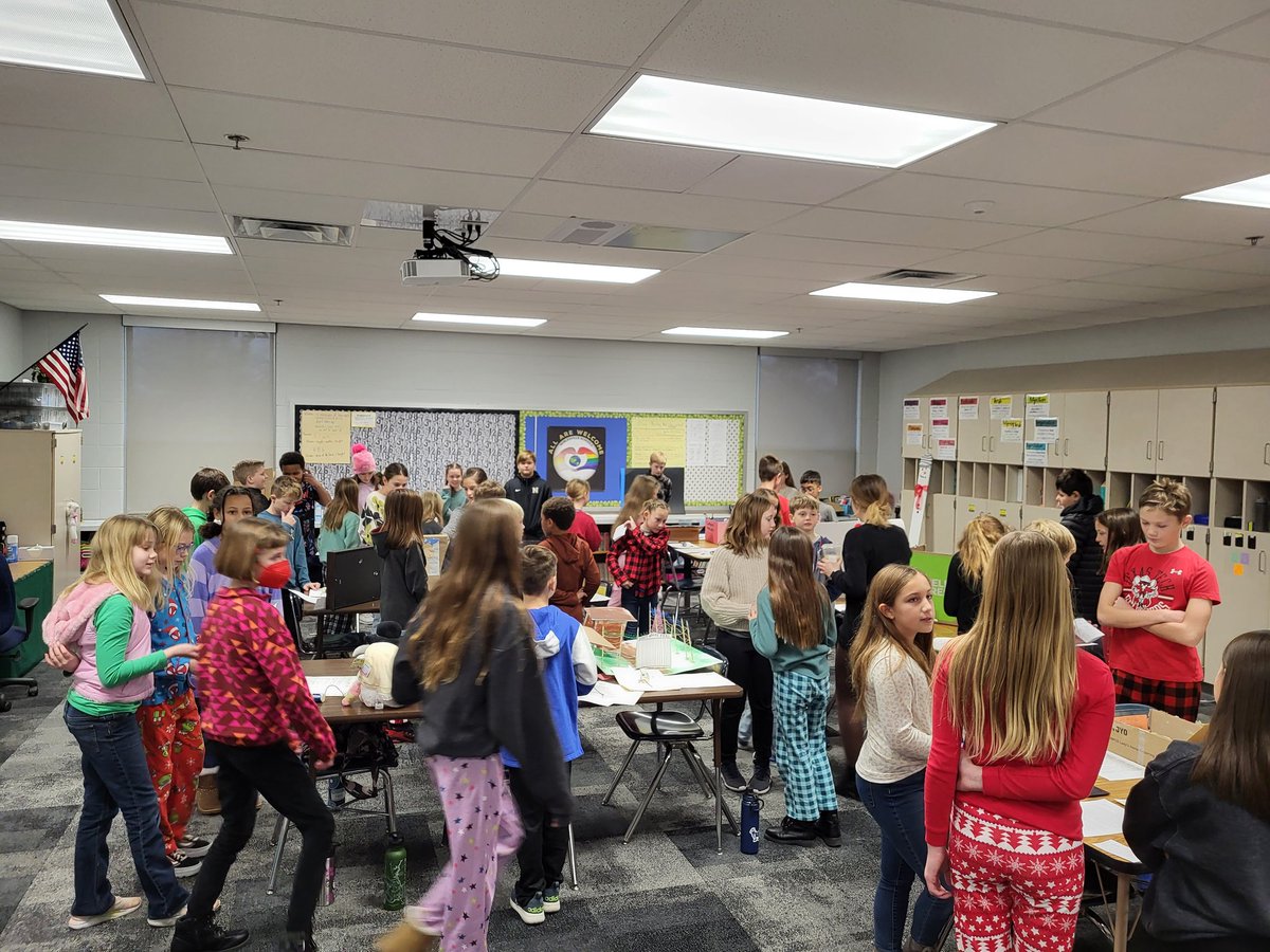MrsBroviakClass's tweet photo. 4th grade learning showcase was a huge success! I am so proud of this class! #SCMustangs #MillerShift https://t.co/9nfuEetqN1