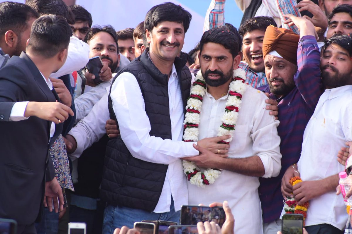 krish_sisotiya's tweet photo. मनीष यादव जी के जन्मदिन पर आयोजित विशाल रक्तदान शिविर को ऐतिहासिक बनाने के लिए आप सभी को धन्यवाद 
3066 यूनिट #HbdManishShahpura https://t.co/GPsgocGqPj