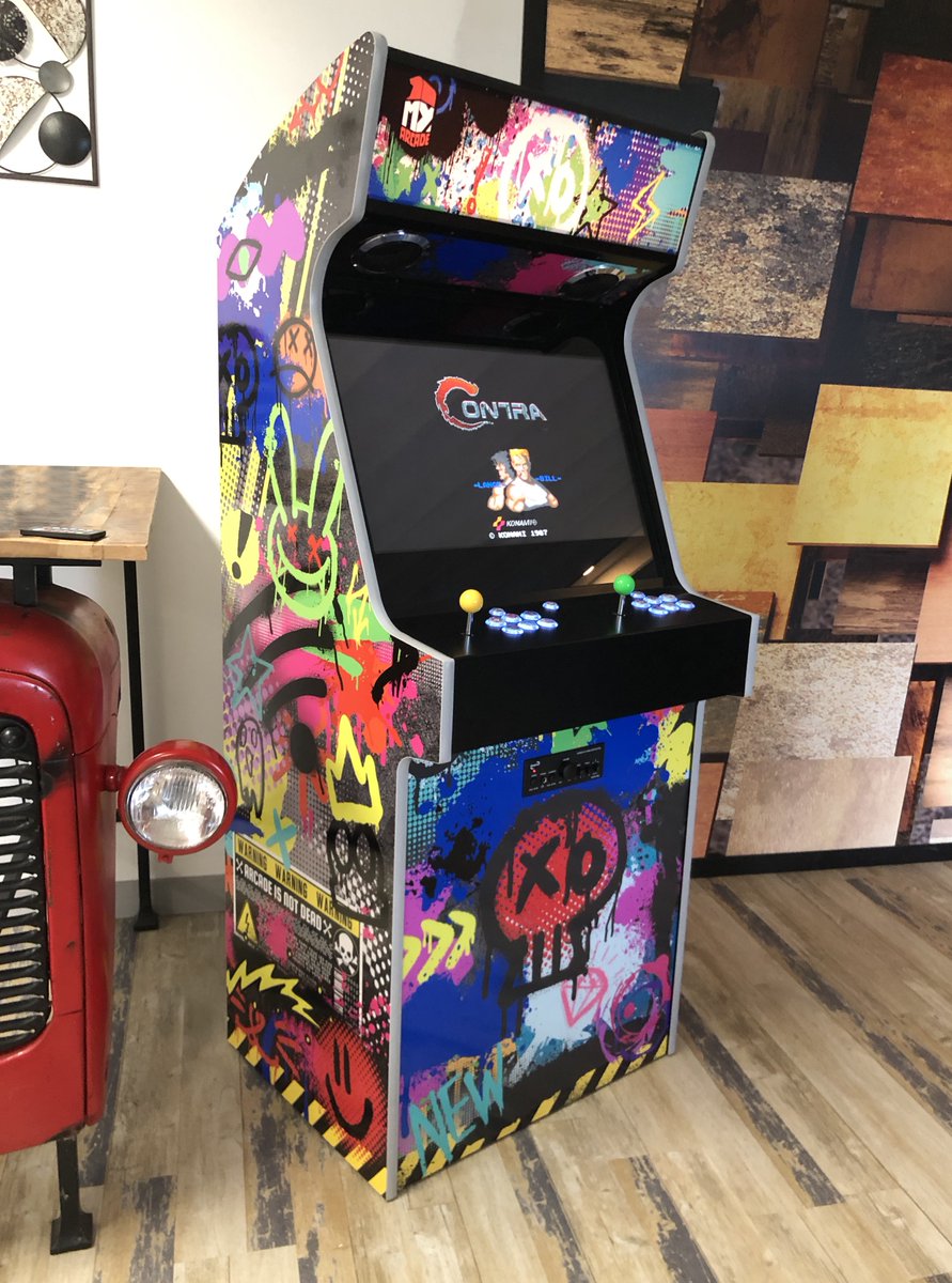MyArcade2's tweet photo. Découvrez nos toutes dernières réalisations avec ce modèle Ultimate Street ! 

Livrée juste à temps hier pour passer noël dans sa nouvelle famille 😍

Dispo dès maintenant sur https://t.co/L4vrEt0C8s🤩

#arcade #arcademachine #gaminglife #gamingstyle  #retrogaming #madeinfrance🇫🇷 https://t.co/jg4H0BOH2F