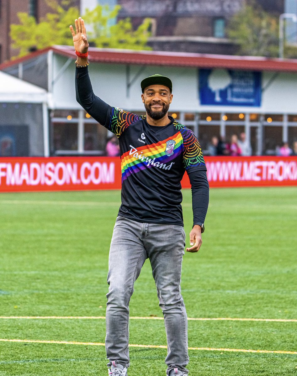 #ThrowbackThursday to when I performed the first kick at a @ForwardMSNFC soccer game🦩! It was a lot of fun, and a pretty good kick too!⚽