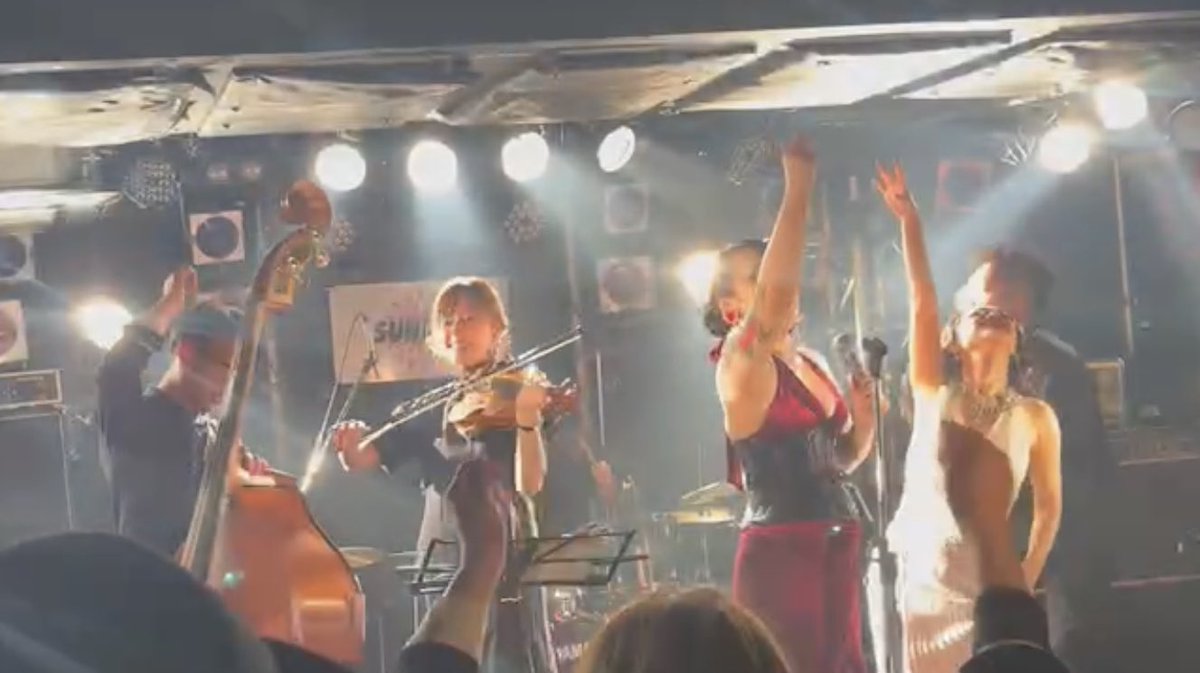 HaTolll's tweet photo. 二十三夜銀座ONE-MAN SHOW
-ネオキャバレー両国"810"-

皆々様ありがとうございました！
素晴らしすぎて言葉に出来ません！

、、ので今からでも是非、配信でご覧頂きたい！
https://t.co/LbEksaNUXb

＃二十三夜銀座 https://t.co/Wop4Df1Lc3