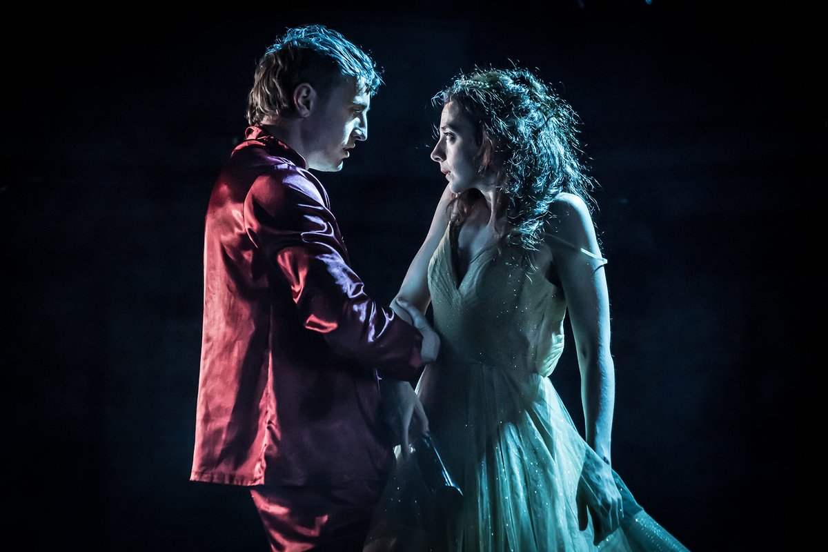 AlmeidaTheatre's tweet photo. ✨ FIRST LOOK ✨

A Streetcar Named Desire on stage 👇

📸 @brennerphotos https://t.co/4Ifbrh7yO9