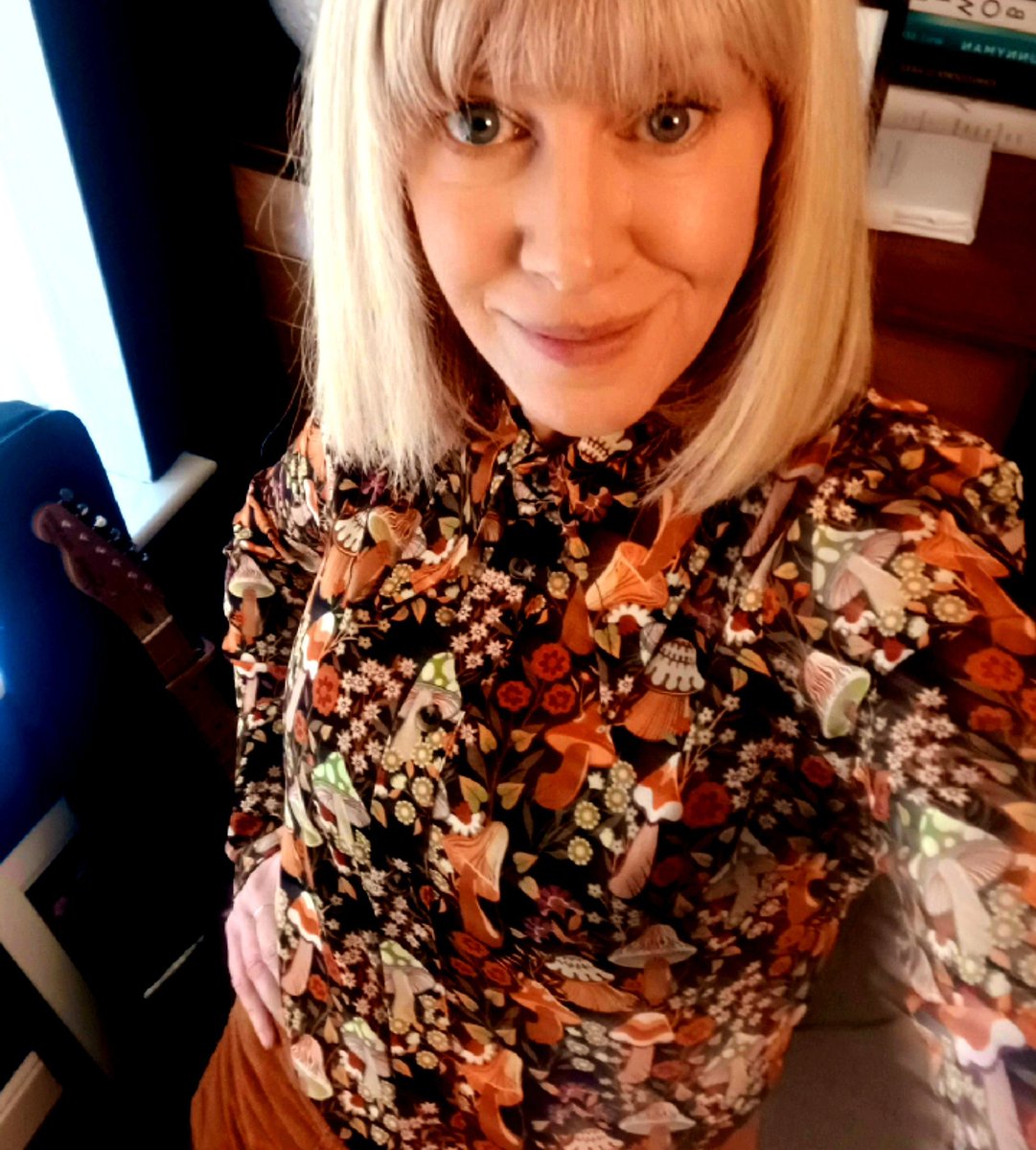 Sallystardust1's tweet photo. Behold my magical mushroom shirt has arrived🙌🍄...in the running for favourite shirt ever
#ThursdayThoughts #Joanie #daggercollar #mushrooms https://t.co/b5Og7tjfAB