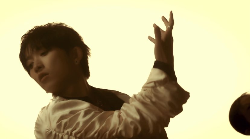fengze94's tweet photo. 🕺🏻
#邱鋒澤 #fengze
#DEEP
#deepawakening #見過深淵的人 https://t.co/JNfzQud8sf