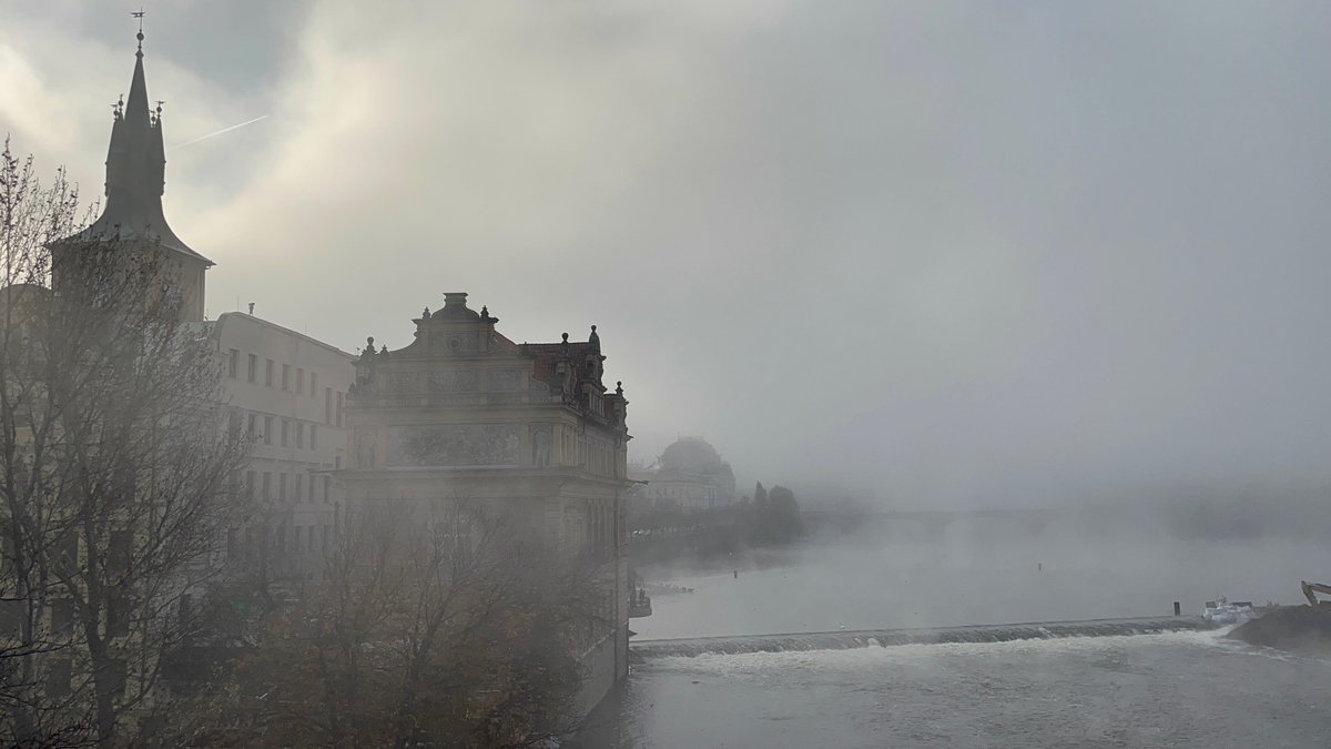 KnoxCollege1837's tweet photo. Hello from Prague! Maria Reeves shared a few of the stunning surroundings during her time there as part of the Carelton Study Abroad Program. "My favorite spots in Prague are the Charles Bridge and the Old Town Square," she says. #Prague #StudyAbroad #AbroadPrograms https://t.co/5MmoP8W3Pi