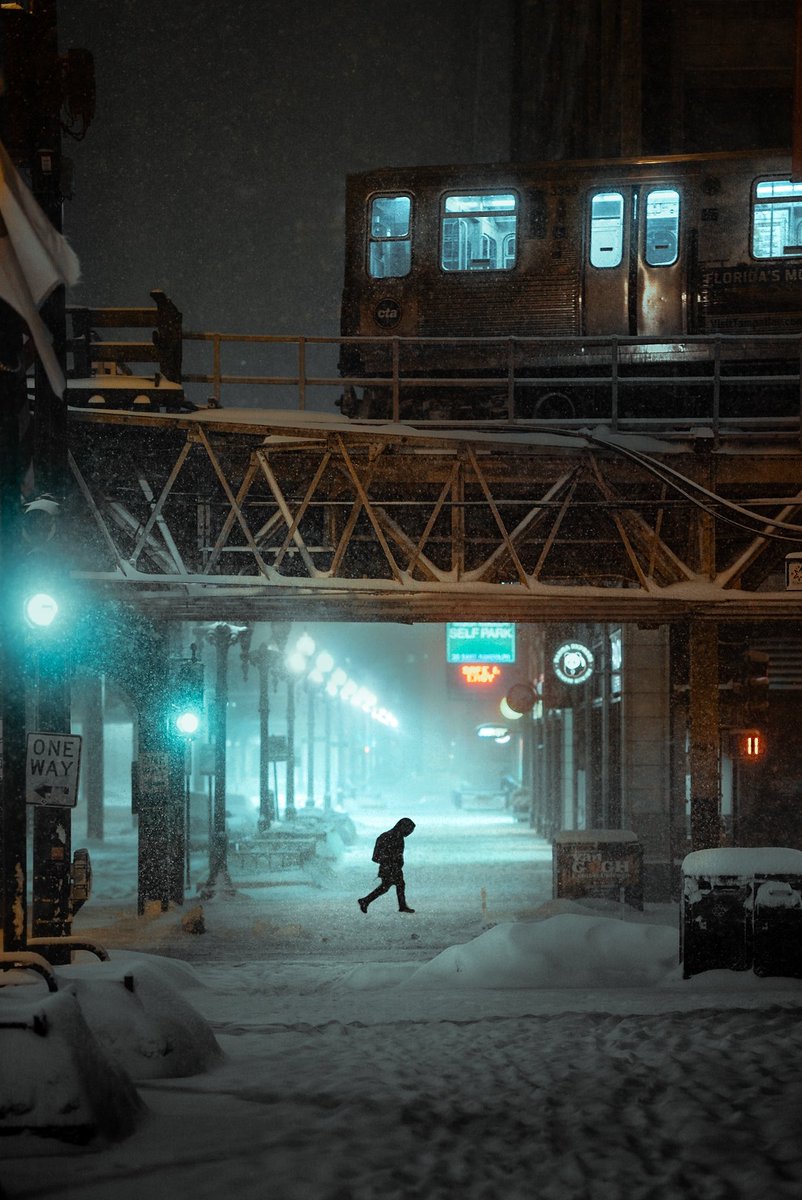 1/ A QUARTER PAST MIDNIGHT

available on <a href="/SuperRare/">SuperRare</a> 💎

Looking for a new shiny NFT for the holidays?  reserve auction is set @ 0.969 $ETH, ending Christmas Day 

minted on <a href="/manifoldxyz/">manifold.xyz</a> 

more info and links in thread 👇🏼