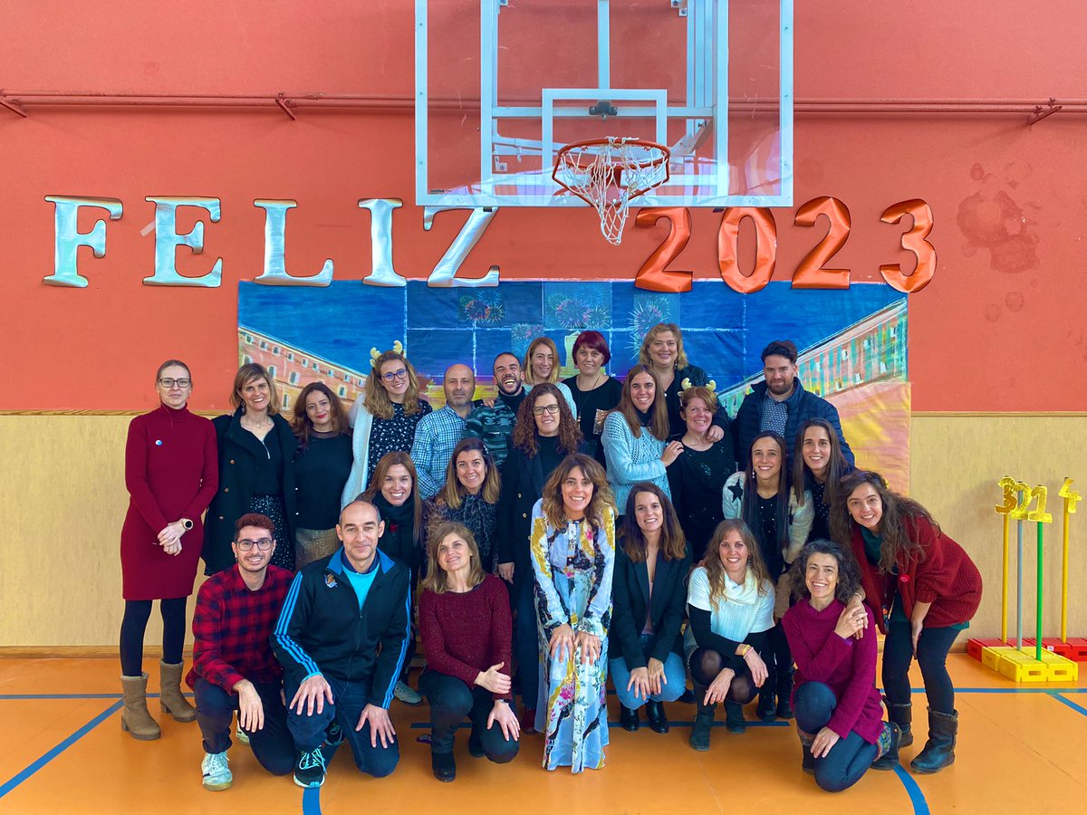 El claustro de profesores del <a href="/CPBSANTAANA/">Colegio Santa Ana</a> os desea unas felices fiestas. Volveremos cargados de nuevas esperanzas, sonrisas y aventuras #Feliz2023