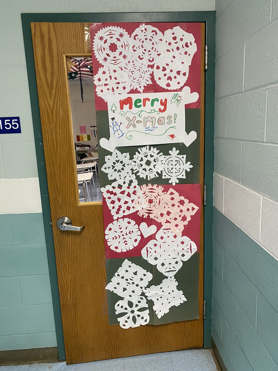 Mrs_Mannix's tweet photo. My homeroom decorated the door before break! Loved watching them all work together, it turned out great! Happy holidays! ❄️❄️❄️ https://t.co/jU05kPcVcr