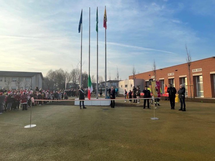 Oggi abbiamo inaugurato il nuovo cortile dell’Istituto Comprensivo di #Bolgare. Un progetto che ha visto la #riqualificazione dell’area rendendola più #funzionale, #sicura, #bella e a misura di #bambino.
Complimenti al #sindaco e all'amministrazione comunale!