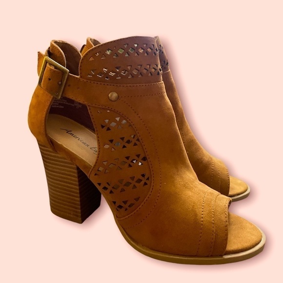 secondcycle's tweet image. So good I had to share! Check out all the items I'm loving on @Poshmarkapp #poshmark #fashion #style #shopmycloset #armanijeans #reitmans #americaneaglebypayless: posh.mk/kvhs6jqeYvb