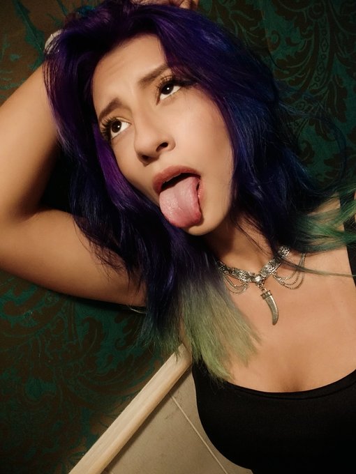 Me dieron helado de vainilla 🤭🤤 https://t.co/nhrDDqb5Y3