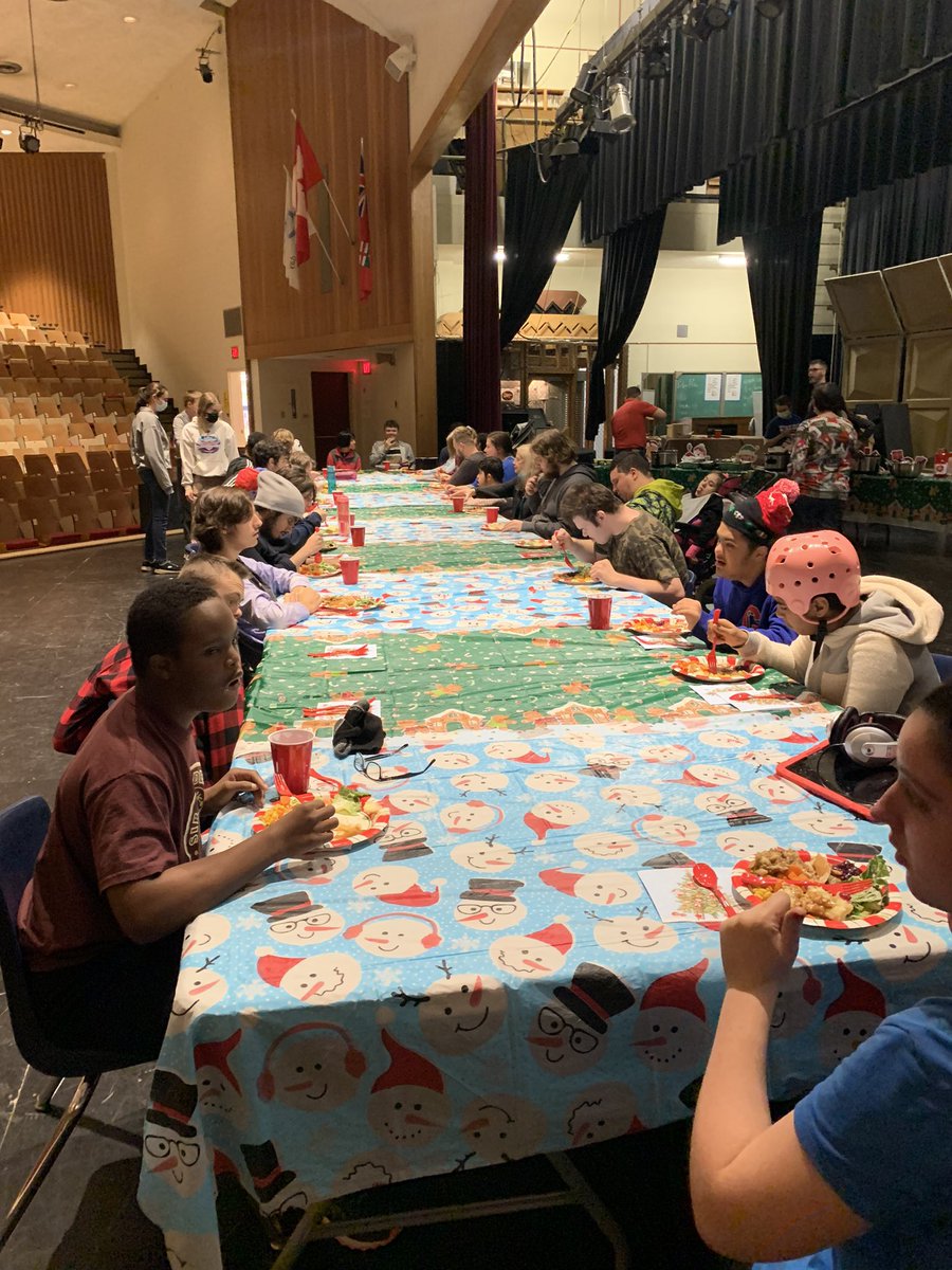Staff and students enjoying the annual <a href="/bantingbroncos/">BantingBroncos</a> DE Christmas lunch 🎅🌲 Thanks Mr. Prosser for organizing!! @McCaldenSuz @r_tamminga <a href="/mrscaholmes/">Ms.Holmes</a> #MerryChristmas #HappyHolidays